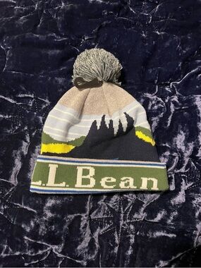 ⛰️ L.L. Bean Kids Pom Beanie Hat in Multi-Color
